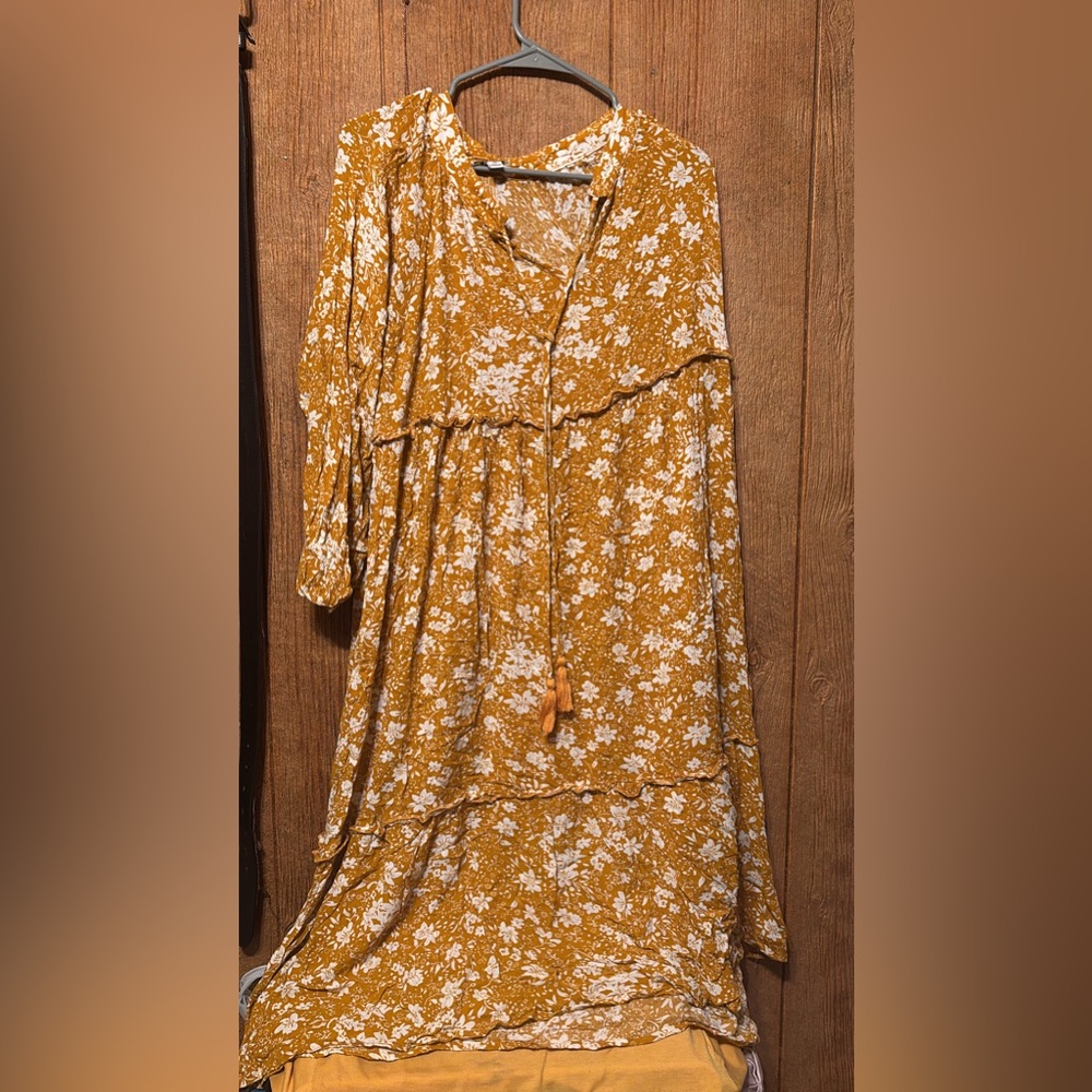 Umgee dress. Size medium and it’s orange&white.